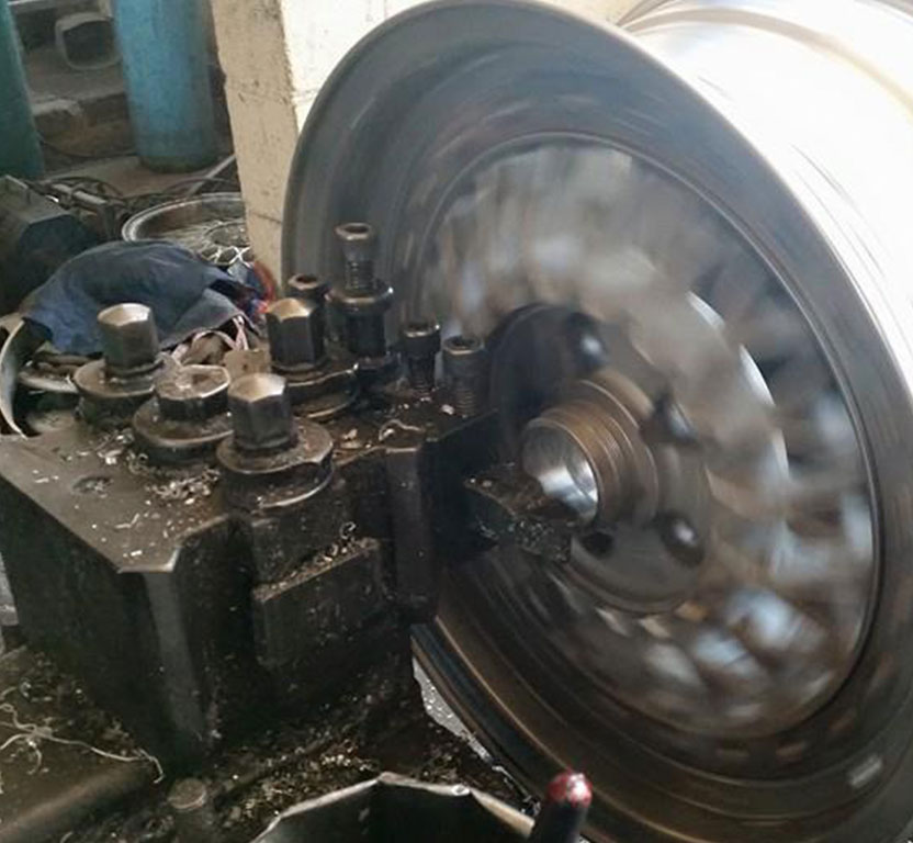 Bore Machine Cutting in the Middle